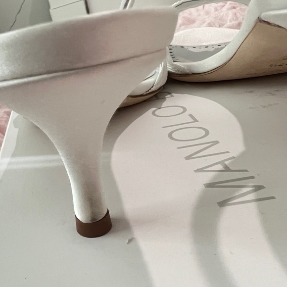 NWT Manolo Blahnik • Ligra 50MM Pleated Slingback Sandals • Cream • Satin • 37.5 - Picture 7 of 9